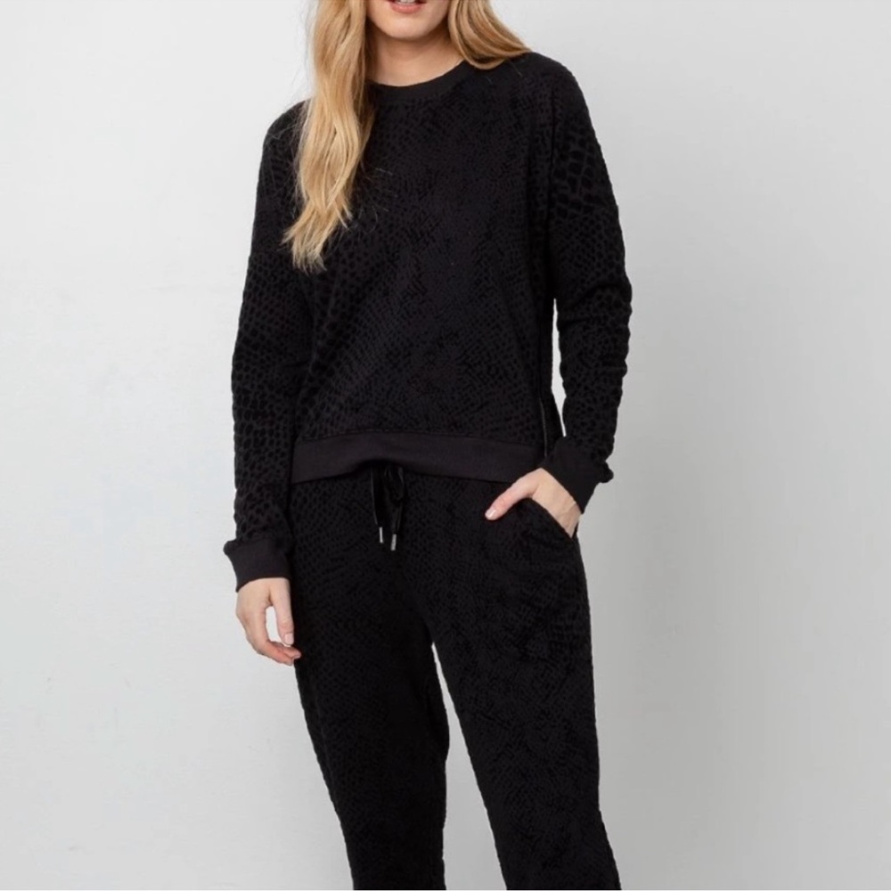 Rails Marlo Black Sweatshirt size medium textured